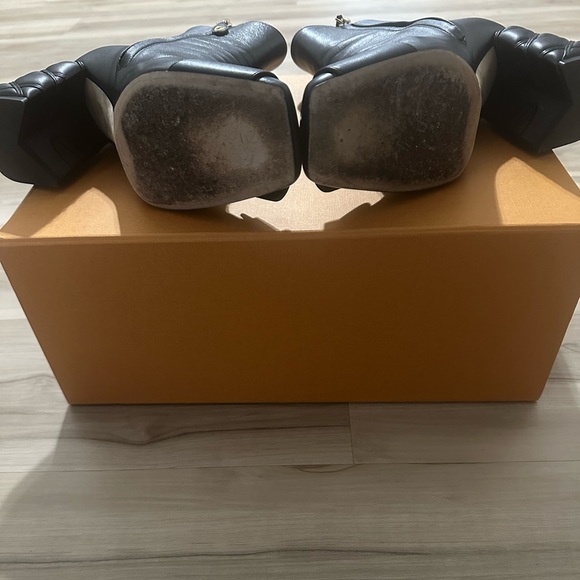 Authentic Louis Vuitton Black Leather Shake Ankle Boots with Gold Accent Size 37 - Picture 5 of 6